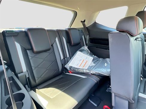 New 2024 Volkswagen Atlas Peak Edition SE image 27