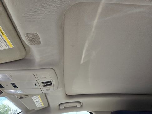Used 2019 Buick Envision Essence FWD image 22