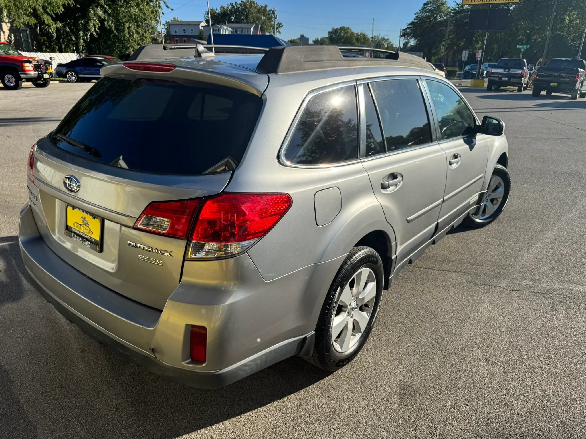 Used 2011 Subaru Outback 2.5i Limited AWD/4WD image 8