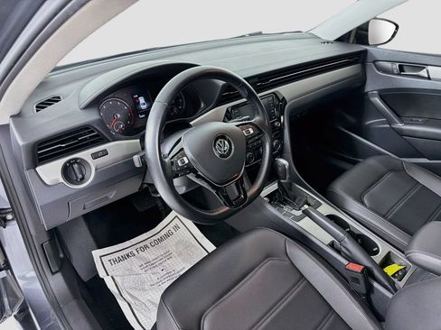 Used 2020 Volkswagen Passat 2.0T SE w/ Sunroof Package FWD image 9