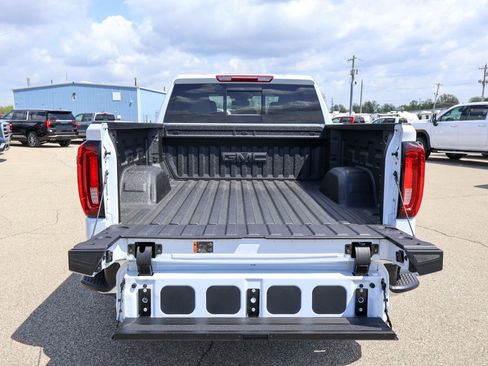 New 2026 GMC Sierra 1500 SLT image 5