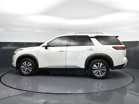 Used 2023 Nissan Pathfinder SL w/ Lighting Package (N92) image 4