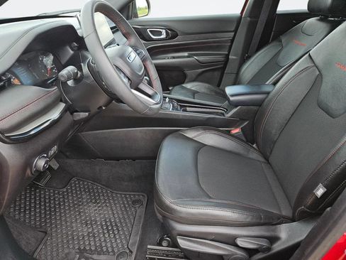 Used 2025 Jeep Compass Trailhawk AWD/4WD image 30
