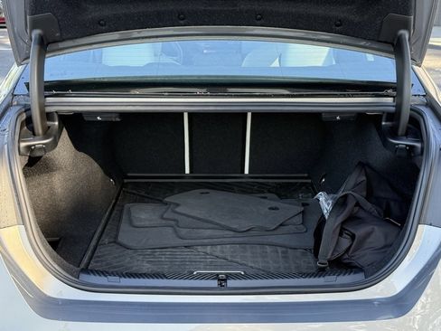 Used 2025 BMW i5 xDrive40 w/ Premium Package image 11