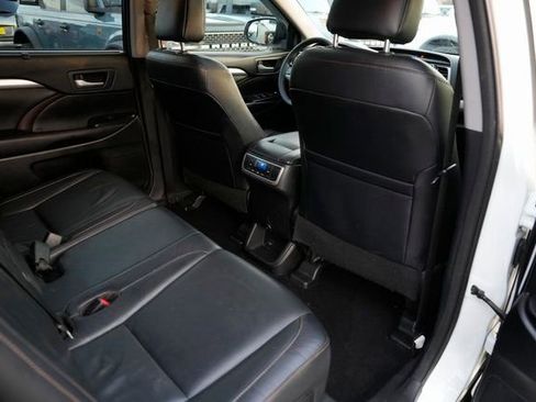 Used 2016 Toyota Highlander XLE image 15