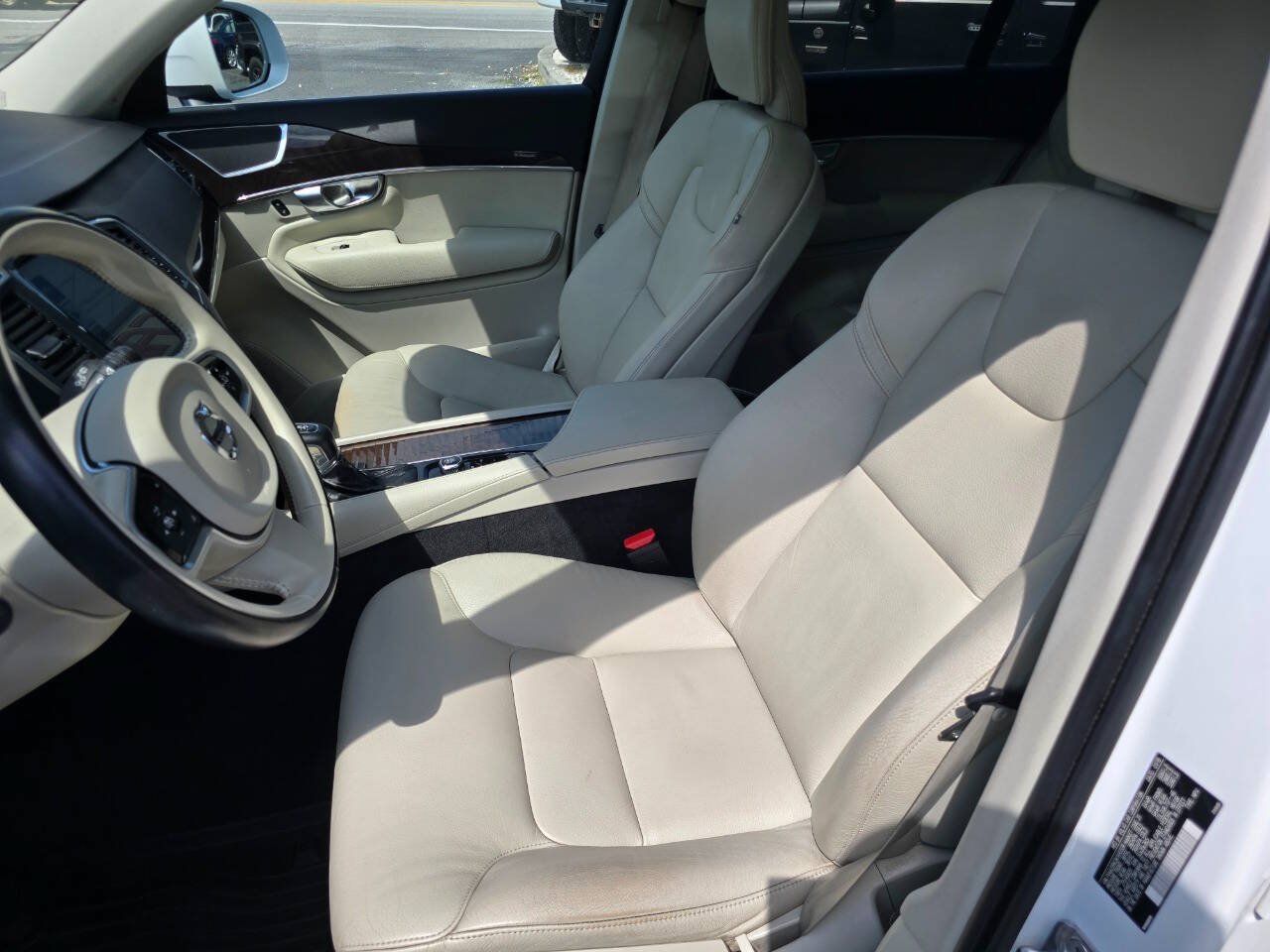 Used 2019 Volvo XC90 T6 Momentum w/ Advanced Package AWD/4WD image 10