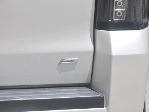 Used 2015 Cadillac Escalade Platinum RWD image 25