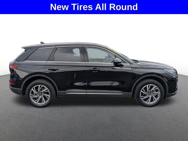 Used 2023 Lincoln Corsair AWD image 2
