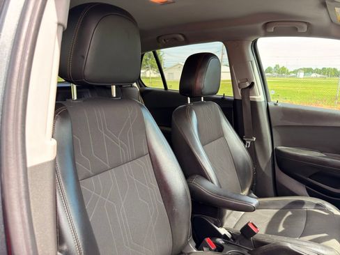 Used 2018 Chevrolet Trax LT w/ Driver Confidence Package FWD image 32