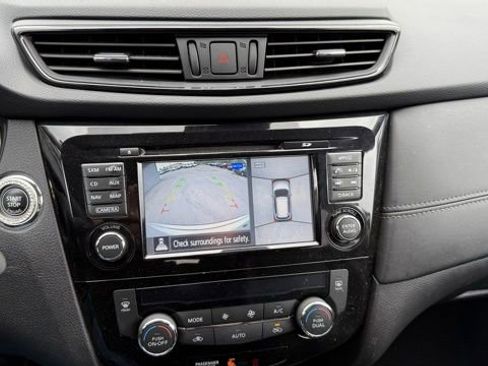 Used 2017 Nissan Rogue SL AWD/4WD image 38