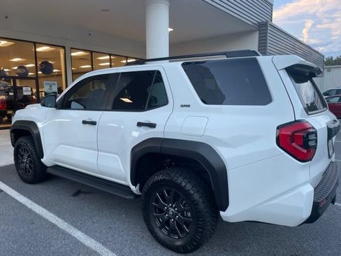 Used 2025 Toyota 4Runner SR5 AWD/4WD image 8