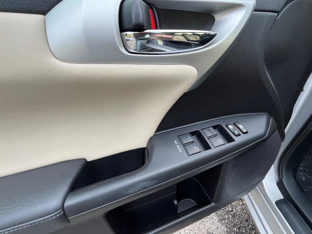 Used 2011 Lexus CT 200h Premium w/ Premium Audio Pkg FWD image 13