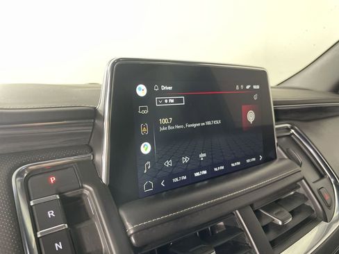 Used 2022 GMC Yukon XL SLT w/ SLT Premium Package image 13