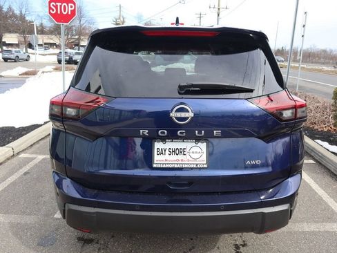 Certified 2025 Nissan Rogue SV AWD/4WD image 7