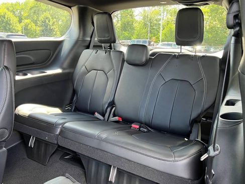 New 2026 Chrysler Pacifica Select image 14