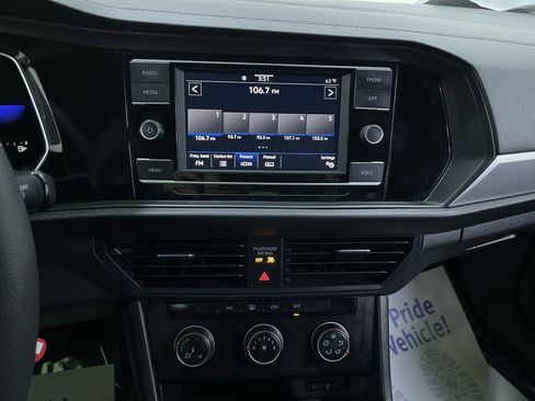 Used 2022 Volkswagen Jetta Sport image 19