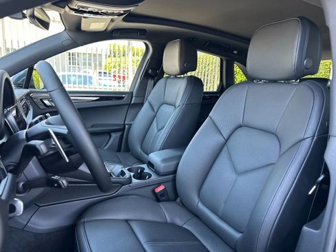 New 2026 Porsche Macan AWD/4WD image 5