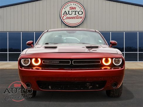 Used 2020 Dodge Challenger SXT image 2