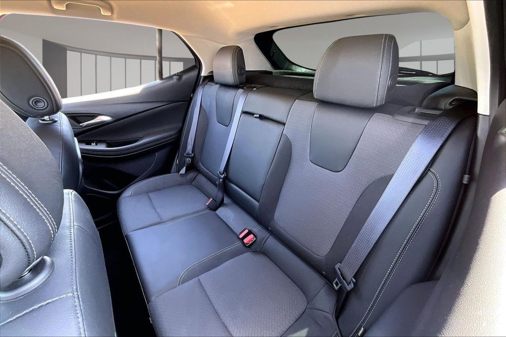 Used 2022 Buick Encore GX Select w/ Sport Touring Package FWD image 28