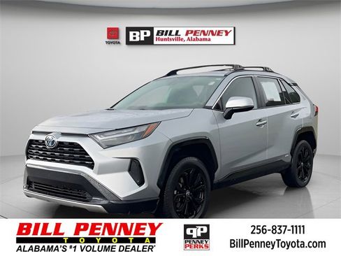 Used 2022 Toyota RAV4 SE image 1