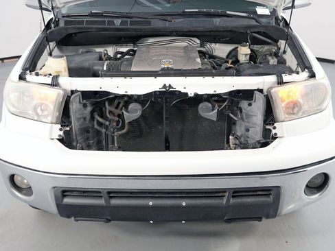 Used 2010 Toyota Tundra w/ SR5 Package image 7