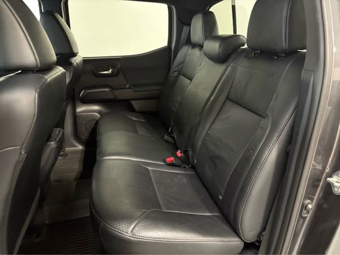 Used 2020 Toyota Tacoma TRD Off-Road image 14