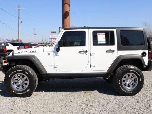 Used 2015 Jeep Wrangler Unlimited Rubicon AWD/4WD image 2