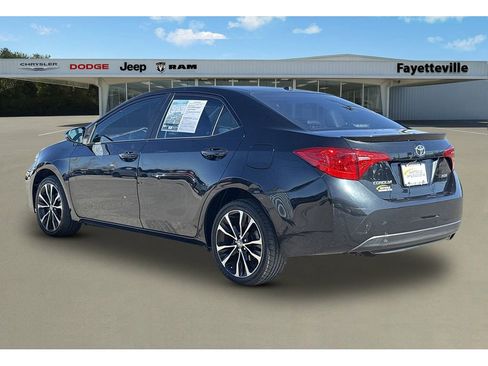 Used 2018 Toyota Corolla XSE image 5