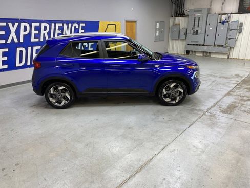 Used 2025 Hyundai Venue SEL FWD image 8