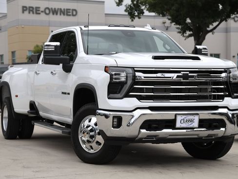 Used 2025 Chevrolet Silverado 3500 LTZ w/ LTZ Plus Package AWD/4WD image 2