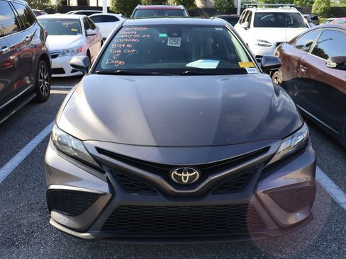 Used 2023 Toyota Camry SE w/ Convenience Package FWD image 5