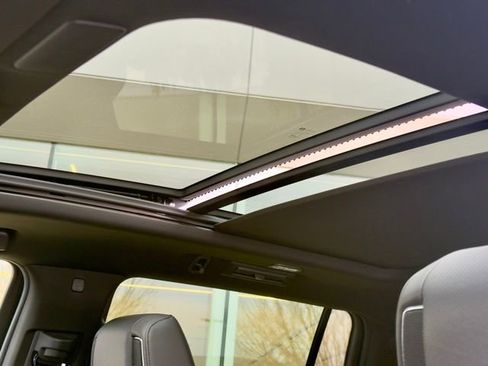 Used 2021 Cadillac Escalade ESV Premium Luxury w/ Driver Assist Tech Package image 9