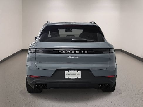 Certified 2024 Porsche Cayenne AWD/4WD image 6
