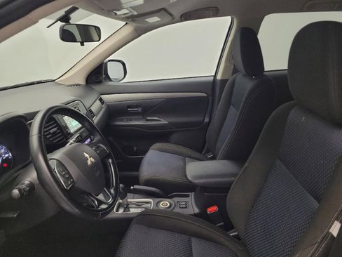 Used 2016 Mitsubishi Outlander SE AWD/4WD image 17