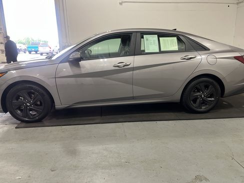 Used 2022 Hyundai Elantra SEL w/ Cargo Package FWD image 4
