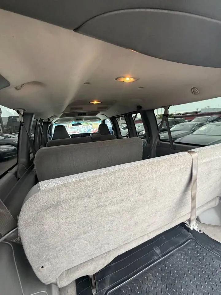 Used 2006 Chevrolet Express 2500 Passenger w/ Power and Light Package RWD image 11