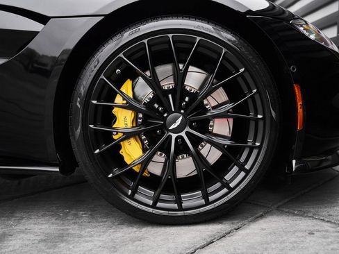 Used 2023 Aston Martin V8 Vantage Coupe RWD image 20