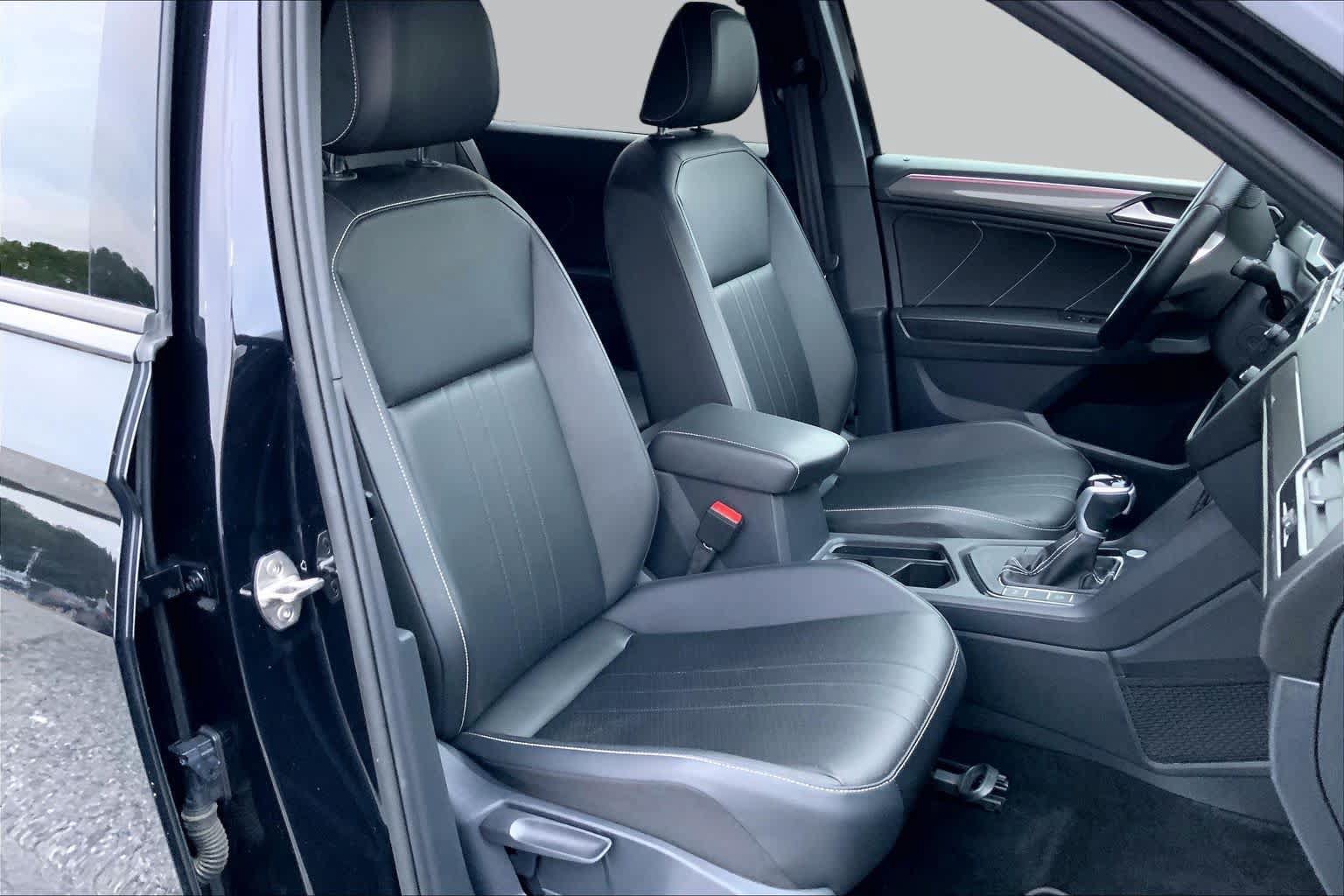 Used 2024 Volkswagen Tiguan SE R-Line FWD image 8