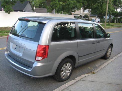 Used 2016 Dodge Grand Caravan American Value Package FWD image 5
