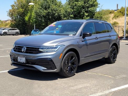 Used 2023 Volkswagen Tiguan SE R-Line FWD image 10