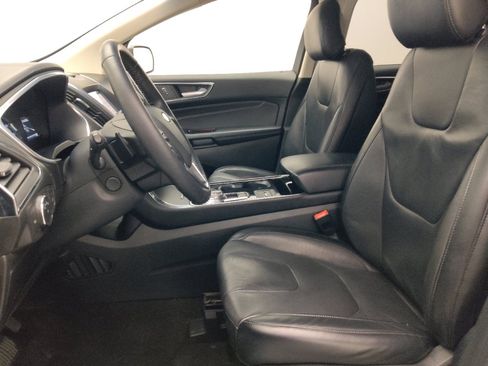 Used 2019 Ford Edge Titanium w/ Cold Weather Package AWD/4WD image 17