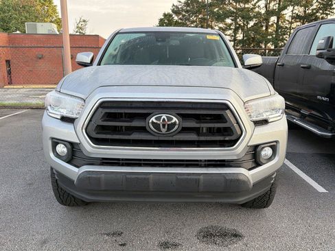 Used 2022 Toyota Tacoma SR5 w/ Technology Package RWD image 2