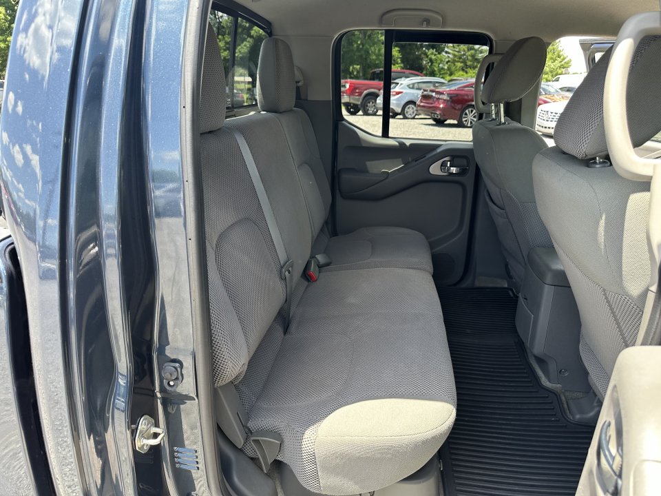 Used 2017 Nissan Frontier SV w/ SV Value Truck Package AWD/4WD image 18