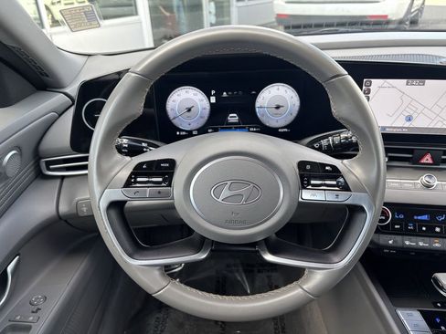 Used 2025 Hyundai Elantra SEL FWD image 13