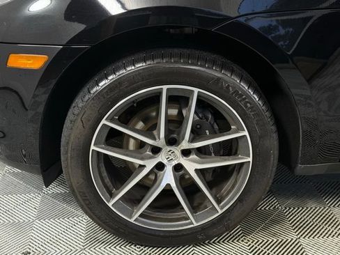 Used 2024 Porsche Macan AWD/4WD image 12