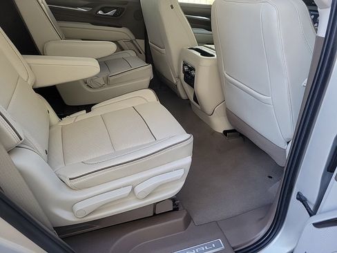 Used 2021 GMC Yukon Denali w/ Denali Premium Package image 14