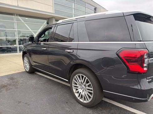 Used 2022 Ford Expedition Platinum AWD/4WD image 6