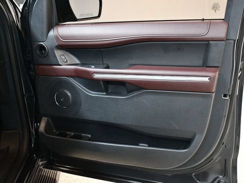 Used 2024 Ford Expedition Limited AWD/4WD image 24