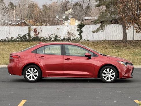 Used 2021 Toyota Corolla LE image 3