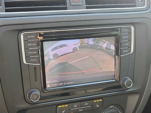 Used 2016 Volkswagen Jetta SE FWD image 17